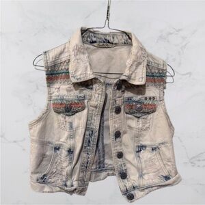 🚨Vanilla Star Denim Vest With Embroidered Accents